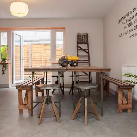 Higgihaus #3a 4 Bed Sleeps Up To 12 Big Groups Hip Location
