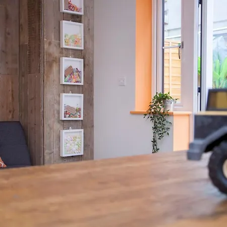 Higgihaus #3a 4 Bed Sleeps Up To 12 Big Groups Hip Location Bristol