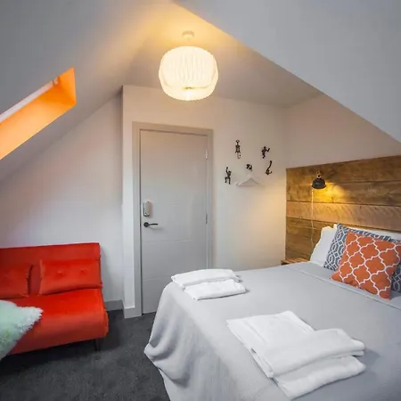 Higgihaus #3a 4 Bed Sleeps Up To 12 Big Groups Hip Location *