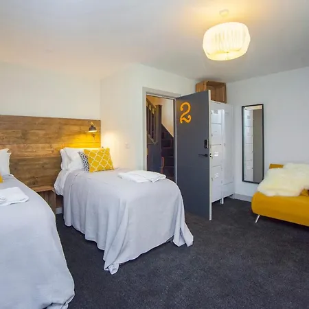 Higgihaus #3a 4 Bed Sleeps Up To 12 Big Groups Hip Location *