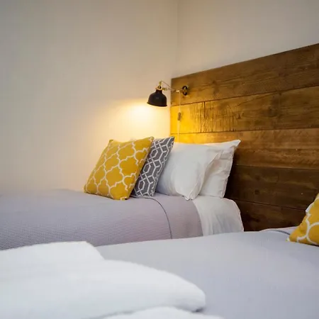Higgihaus #3a 4 Bed Sleeps Up To 12 Big Groups Hip Location * Bristol