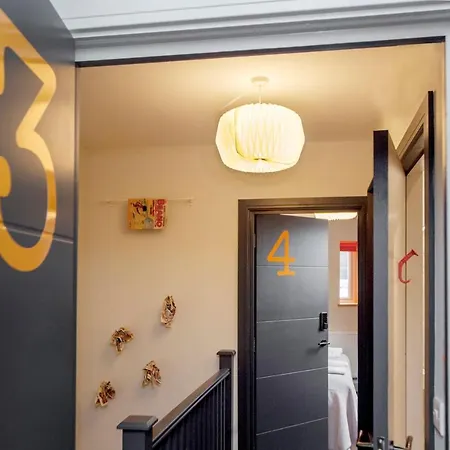 Higgihaus #3a 4 Bed Sleeps Up To 12 Big Groups Hip Location * Bristol