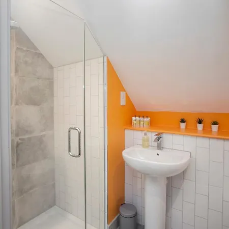 Higgihaus #3a 4 Bed Sleeps Up To 12 Big Groups Hip Location Feriehus Bristol