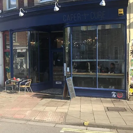 Higgihaus #3a 4 Bed Sleeps Up To 12 Big Groups Hip Location Feriehus Bristol