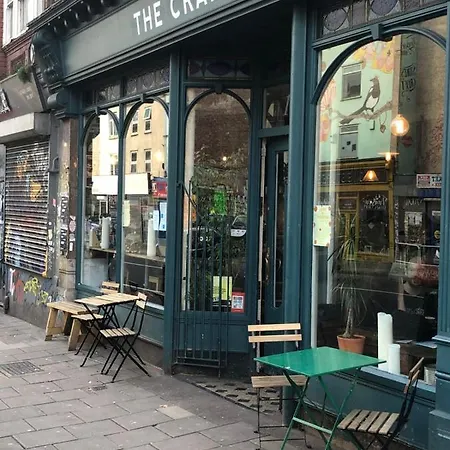 Higgihaus #3a 4 Bed Sleeps Up To 12 Big Groups Hip Location Feriehus Bristol