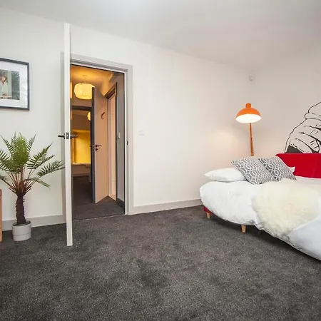 Higgihaus #3a 4 Bed Sleeps Up To 12 Big Groups Hip Location Feriehus